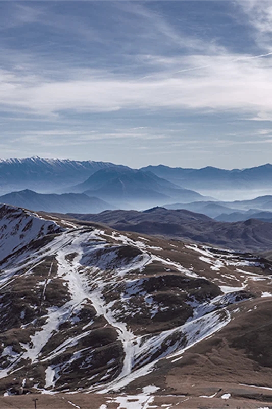 Le cime innevate del Gran Sasso viste dall'alto