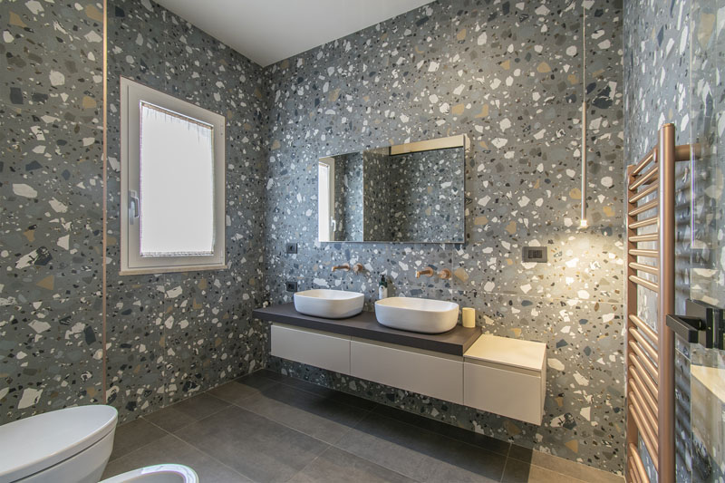 Bagno privato con doppio lavabo e scaldasalviette — Suite SILVIA, Esse Elegant House