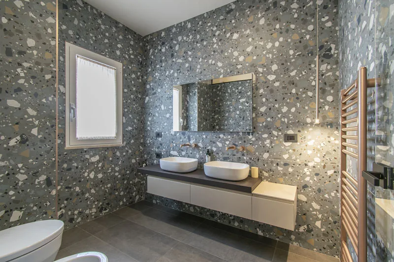 Bagno privato con doppio lavabo e scaldasalviette — Suite SILVIA, Esse Elegant House